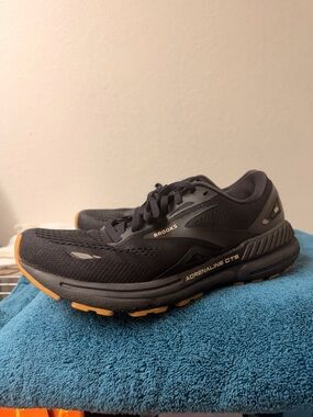 Brooks Adrenaline 23 GTS Women’s Running Shoes - Black with Gum Outsole